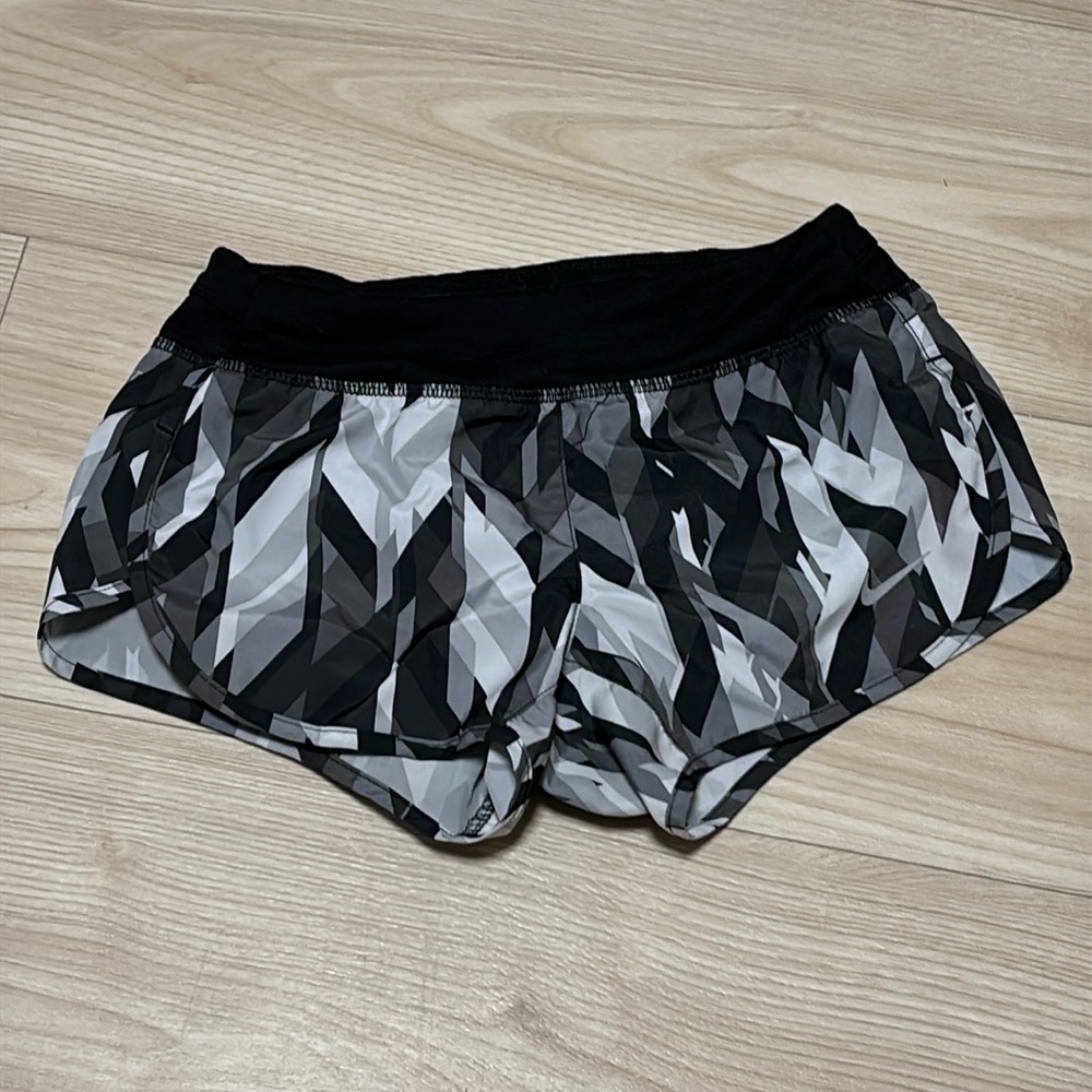 Girls XS Grey Nike Patterned Shorts